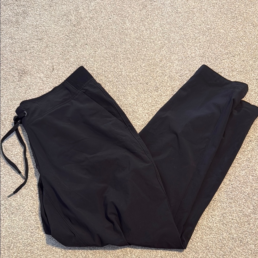 Athleta size 12 black lightweight joggers